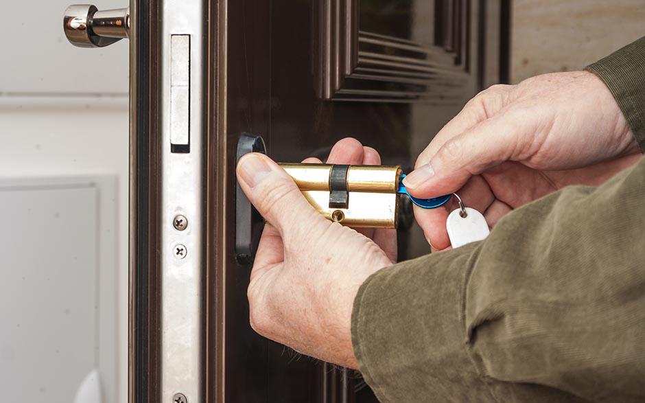 comment changer un cylindre de porte Martigues